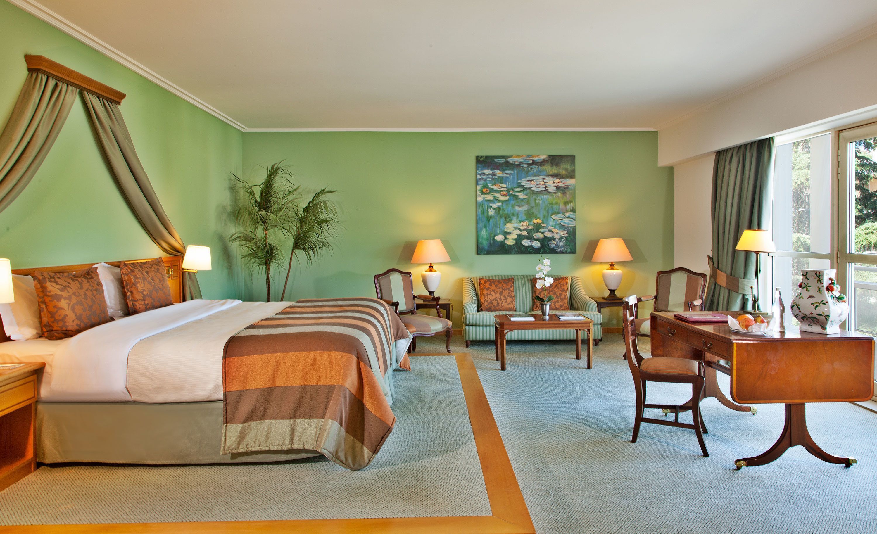 Minibar, in-room safe, desk, soundproofing