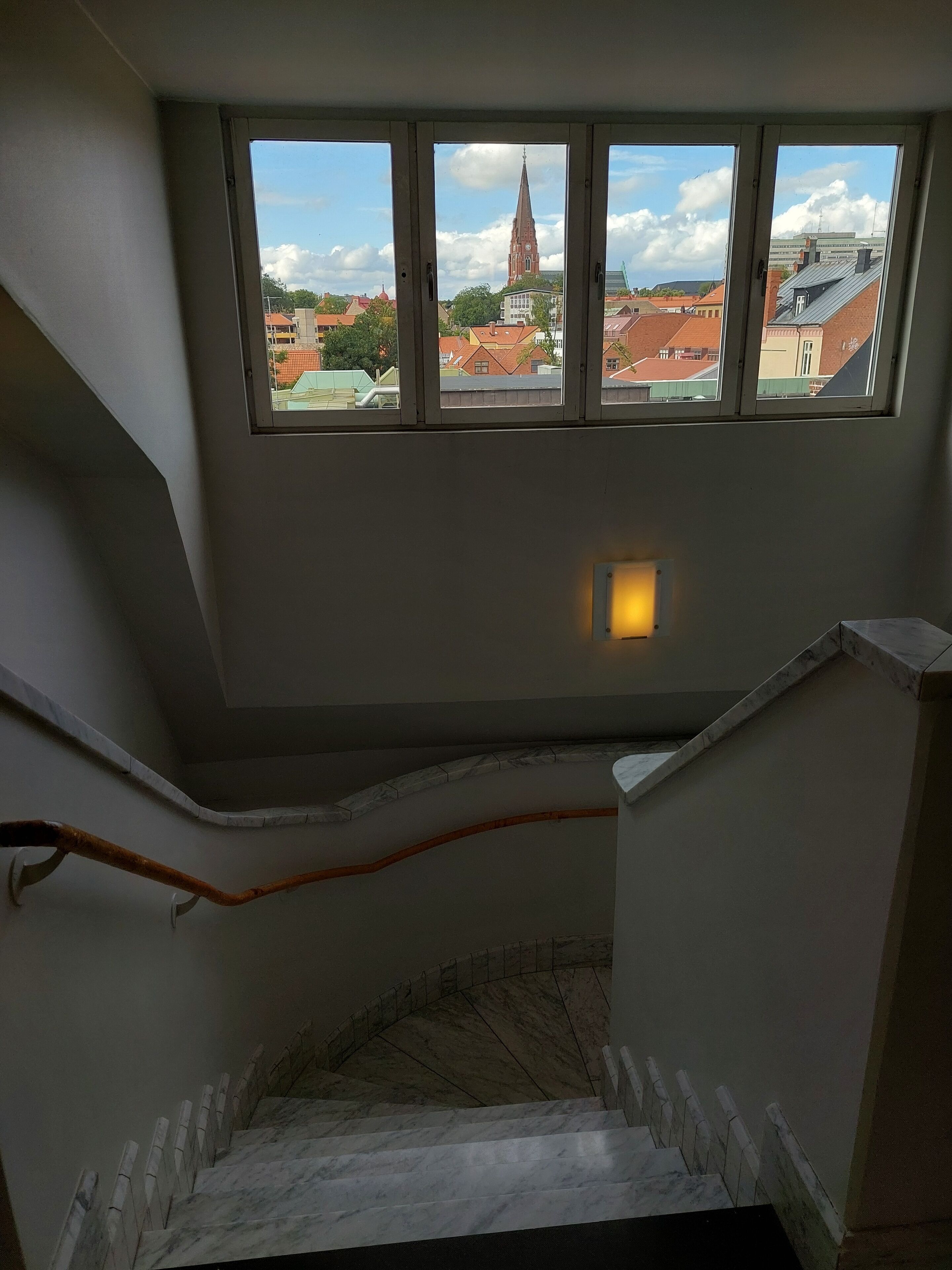 إطلالة على المدينة من المنشأة