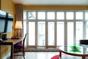 Deluxe Twin Room | Living area | 48-inch TV with cable channels