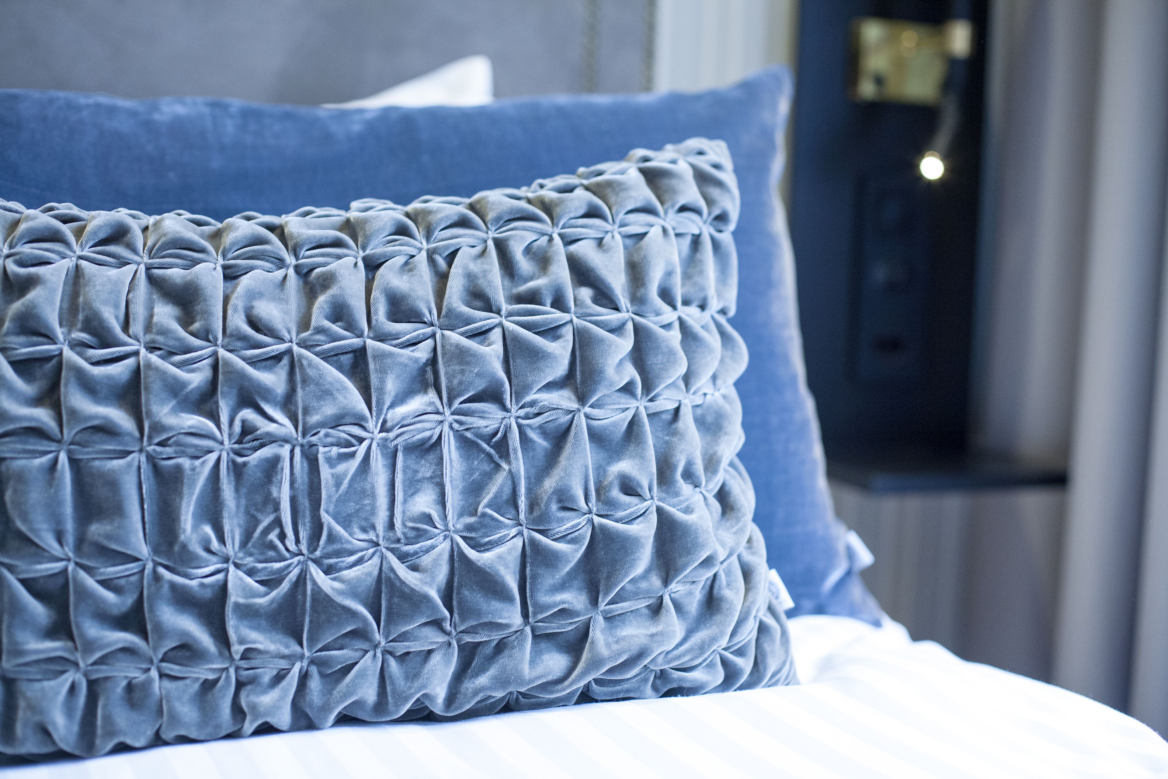 single room | 1 bedroom, pillow-top beds, individually decorated, desk