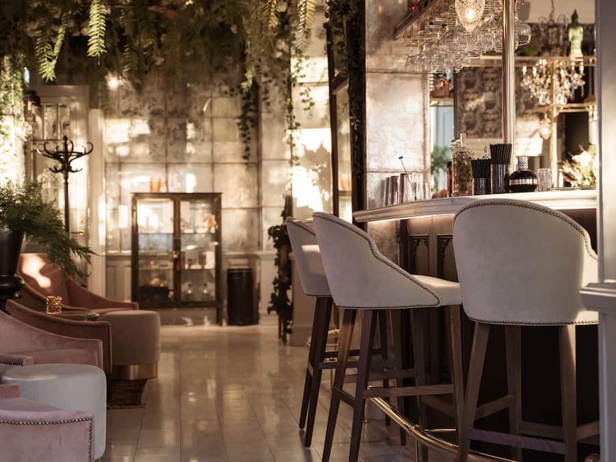 Se sirven desayunos, almuerzos y cenas; cocina regional