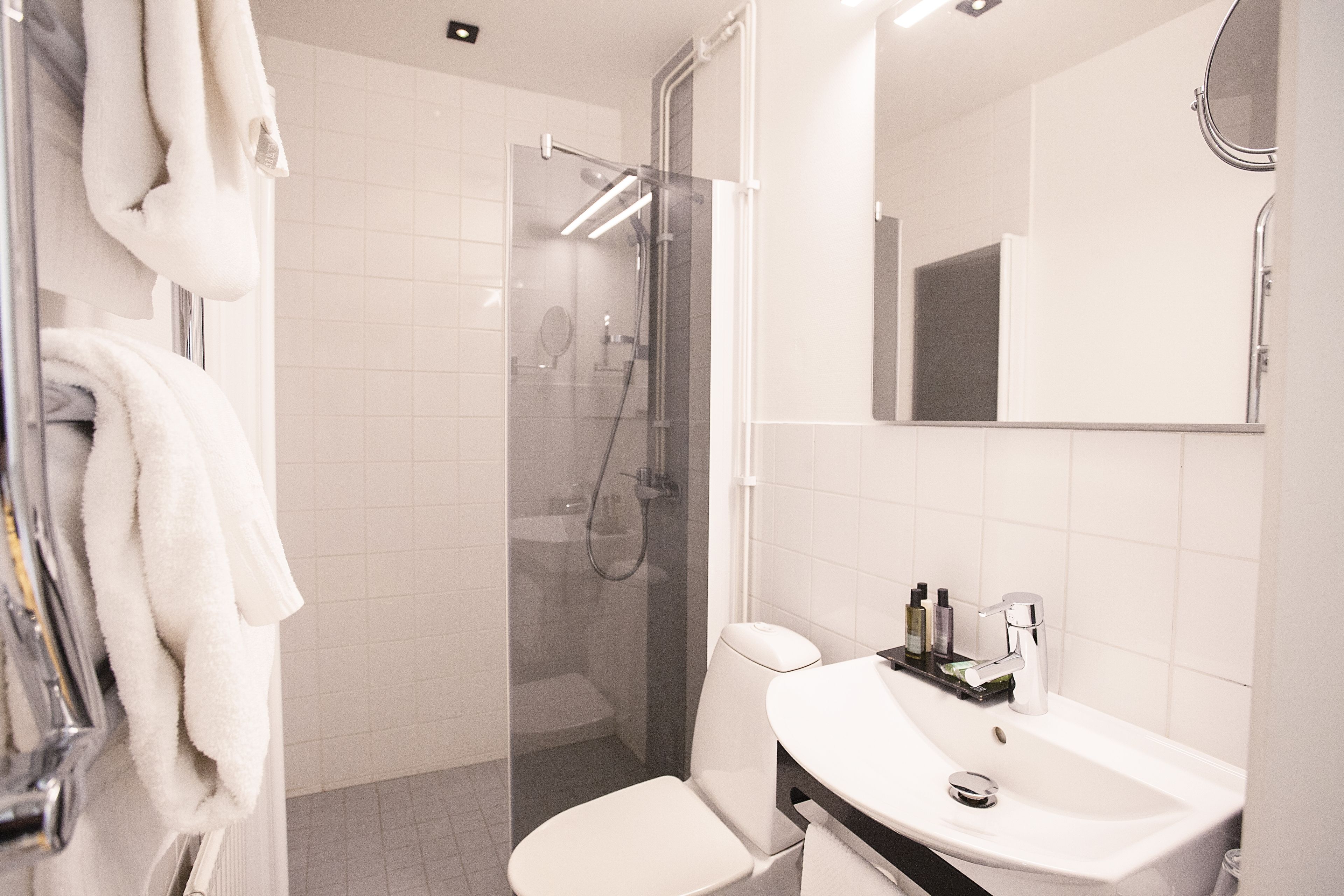 superior double room | bathroom | free toiletries, hair dryer, towels, soap