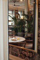 Buffet déjeuner gratuit tous les jours