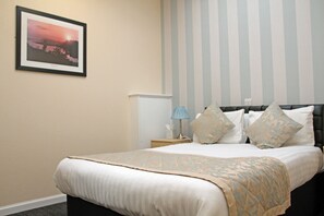 Iron/ironing board, Internet, bed sheets - The Elgin Kintore Arms, Inverurie (Inverurie)