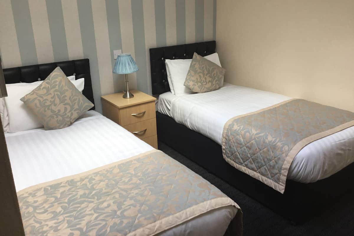Iron/ironing board, Internet, bed sheets
