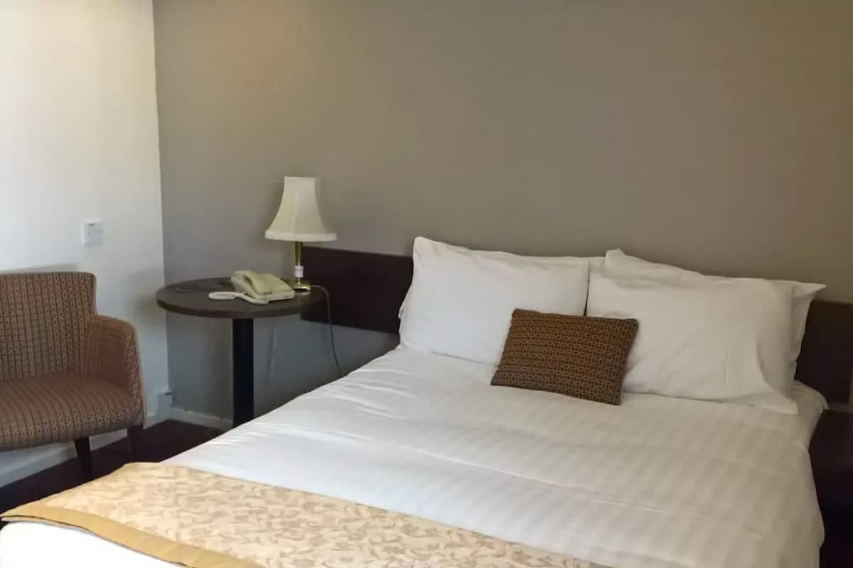 cosy double room | 1 bedroom, desk, free wifi, bed sheets