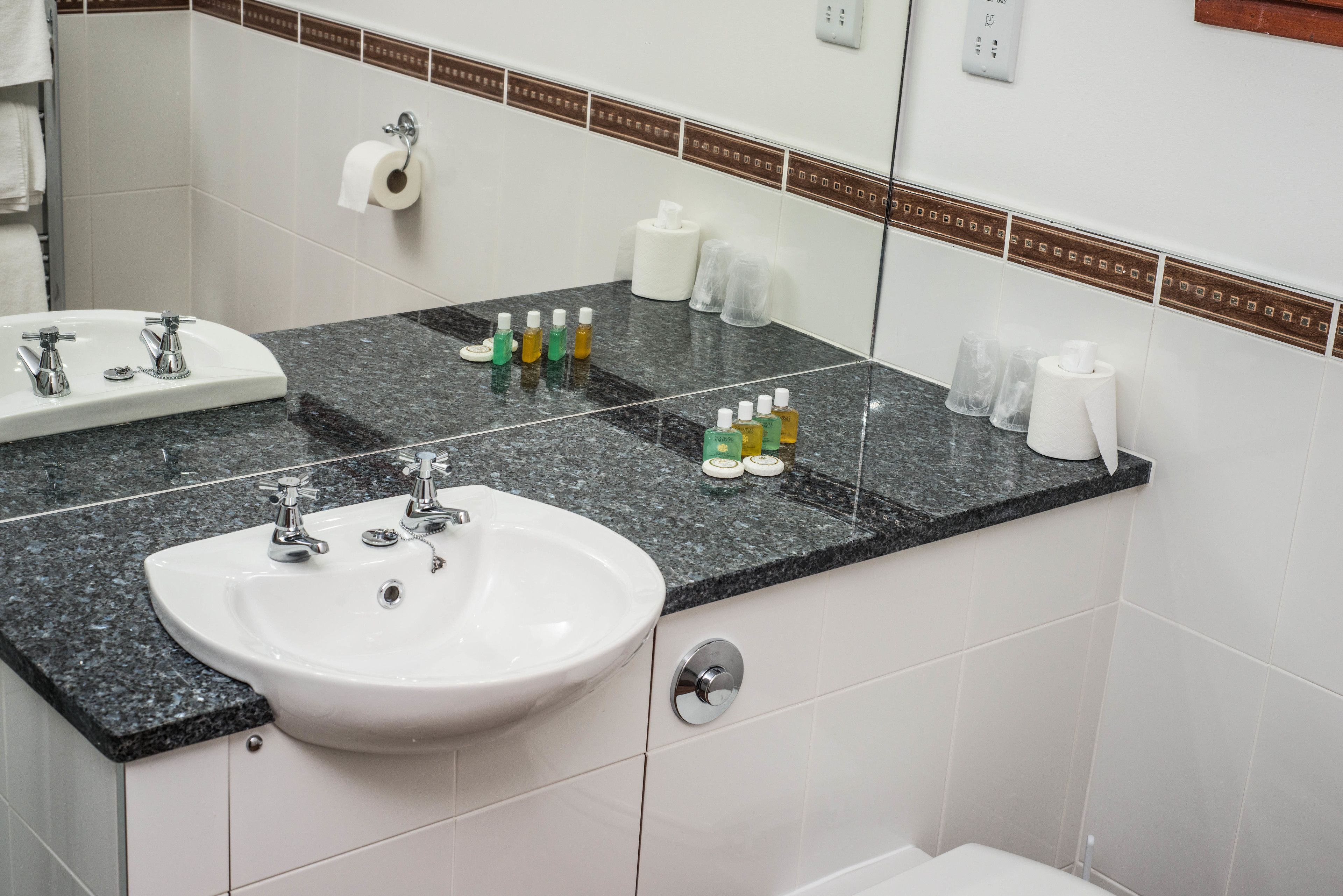 1 bedroom, desk, free wifi, bed sheets