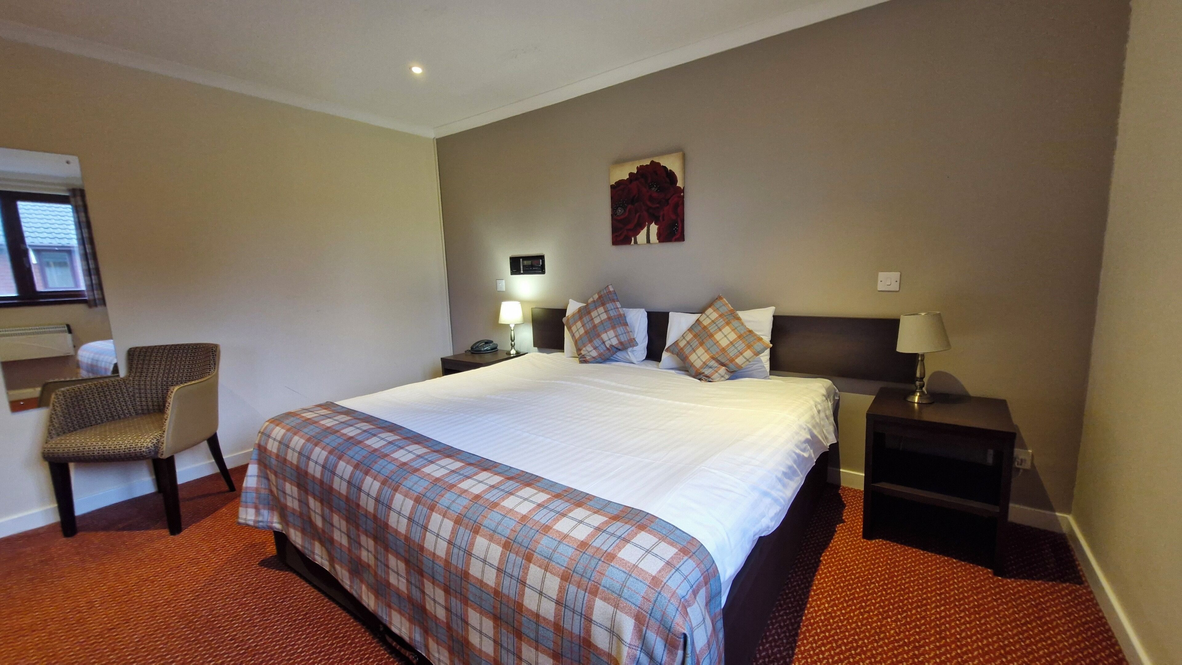 标准双人房或双床房 | 办公桌、免费 WiFi、床单、轮椅无障碍