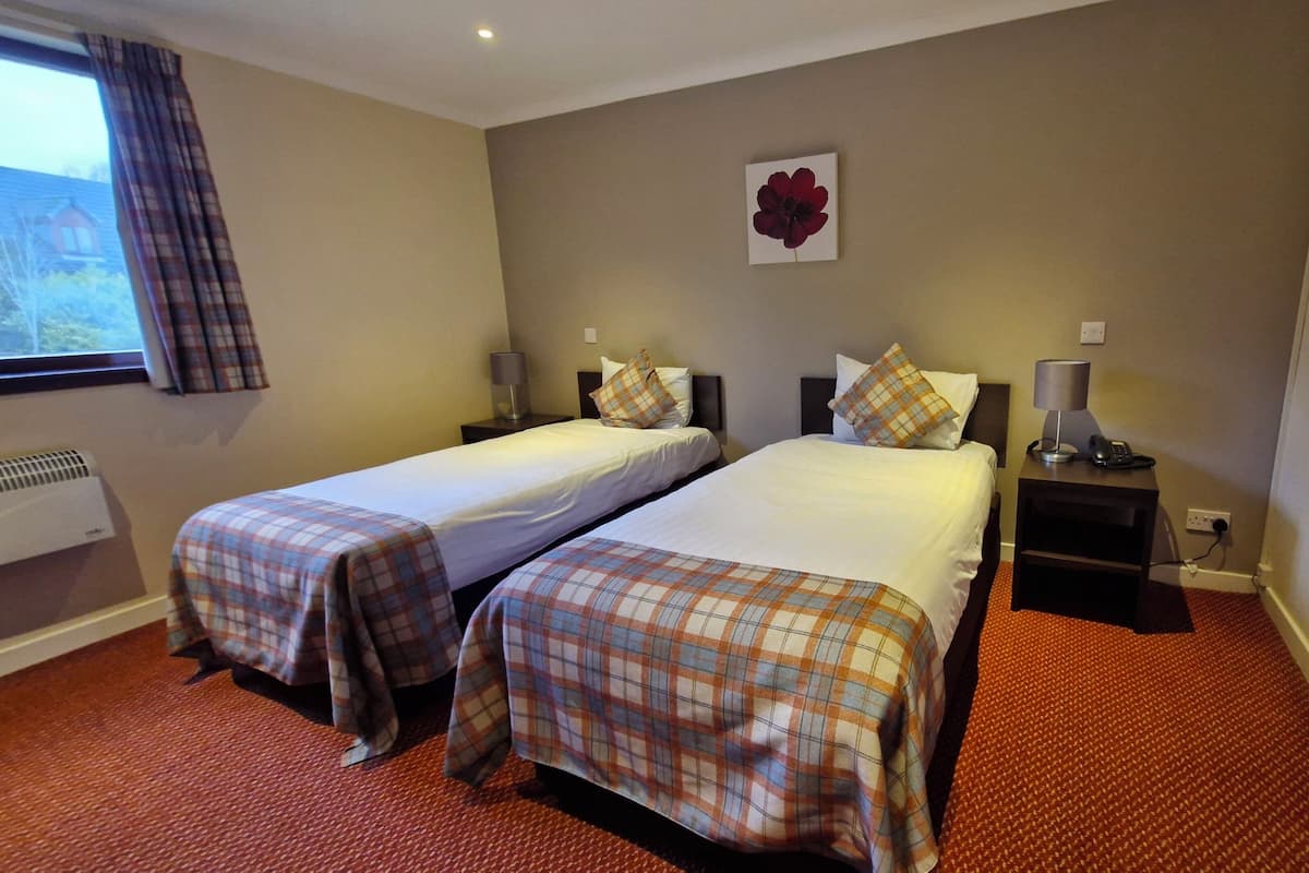 Twin Room | Desk, free WiFi, bed sheets, wheelchair access