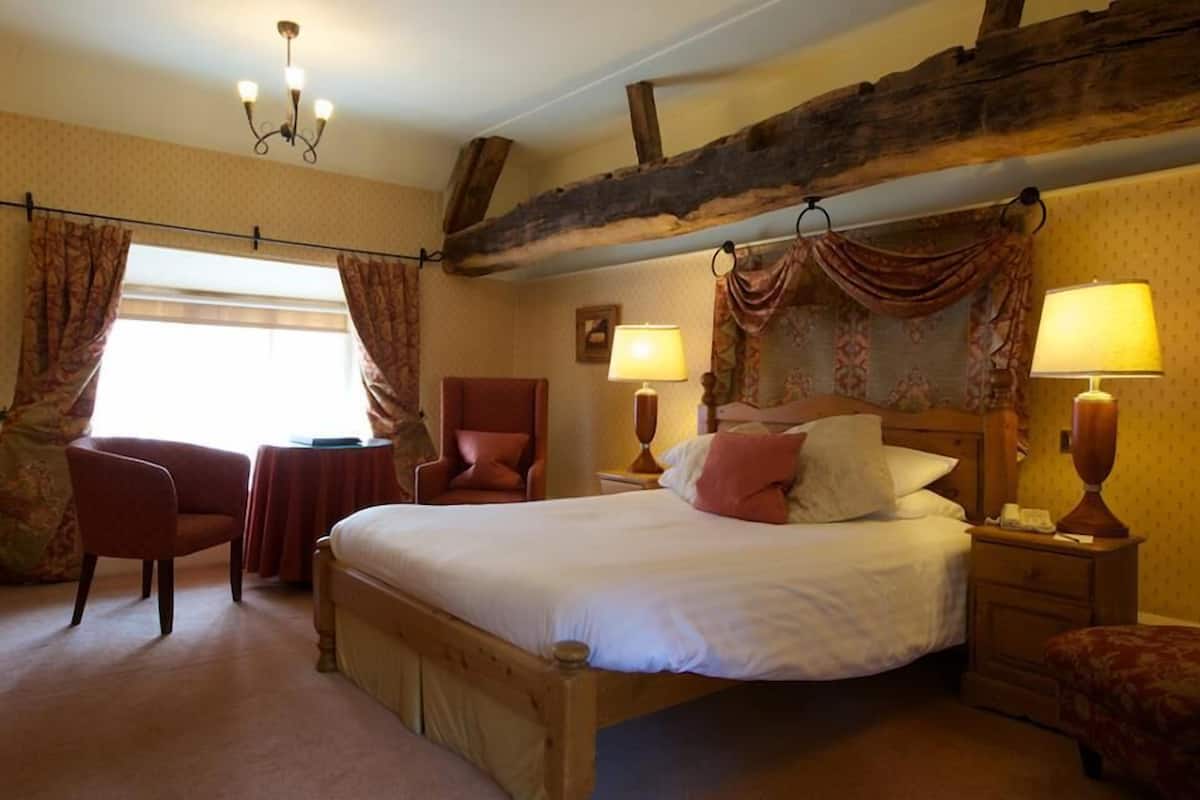 executive double room, 1 king bed | 1 bedroom, in-room safe, individually decorated, individually furnished