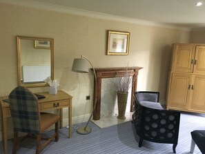 Zip n link Suite | Living area