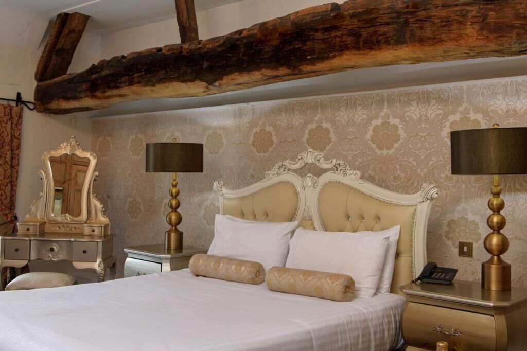 1 bedroom, in-room safe, individually decorated, individually furnished