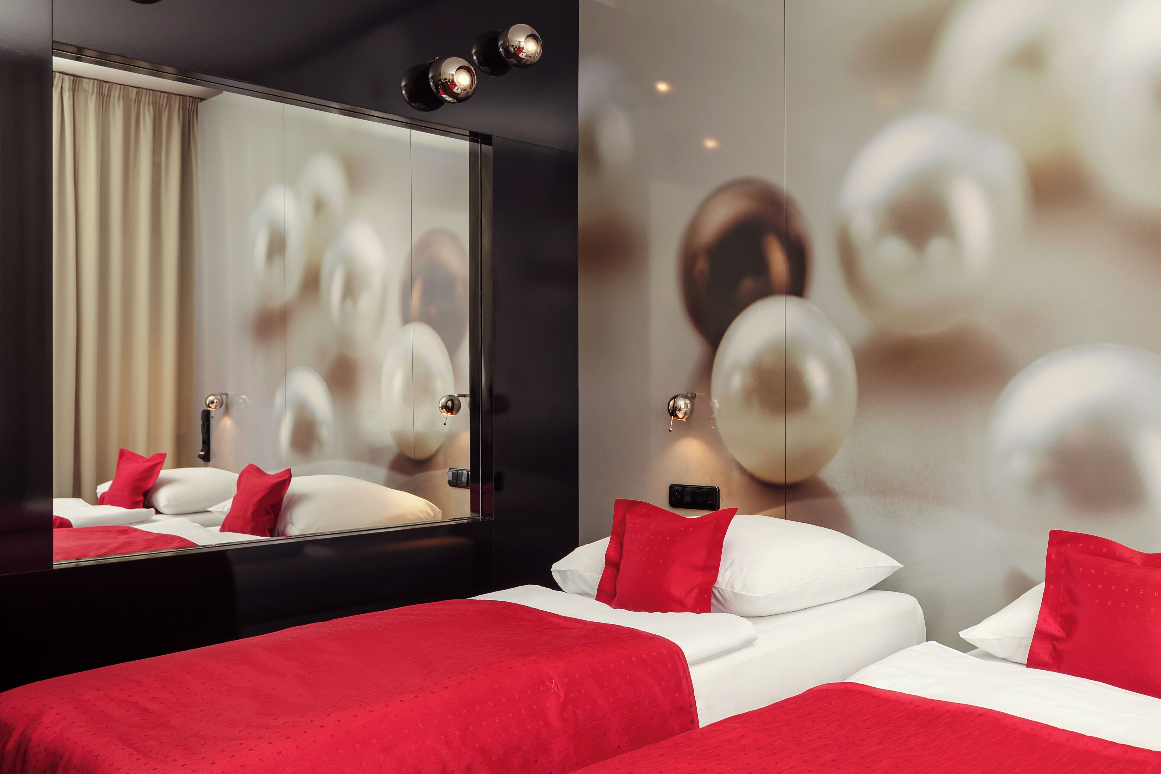 standard double or twin room | 1 bedroom, minibar, in-room safe, desk