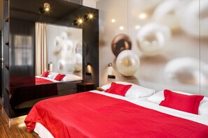 Minibar, in-room safe, desk, laptop workspace