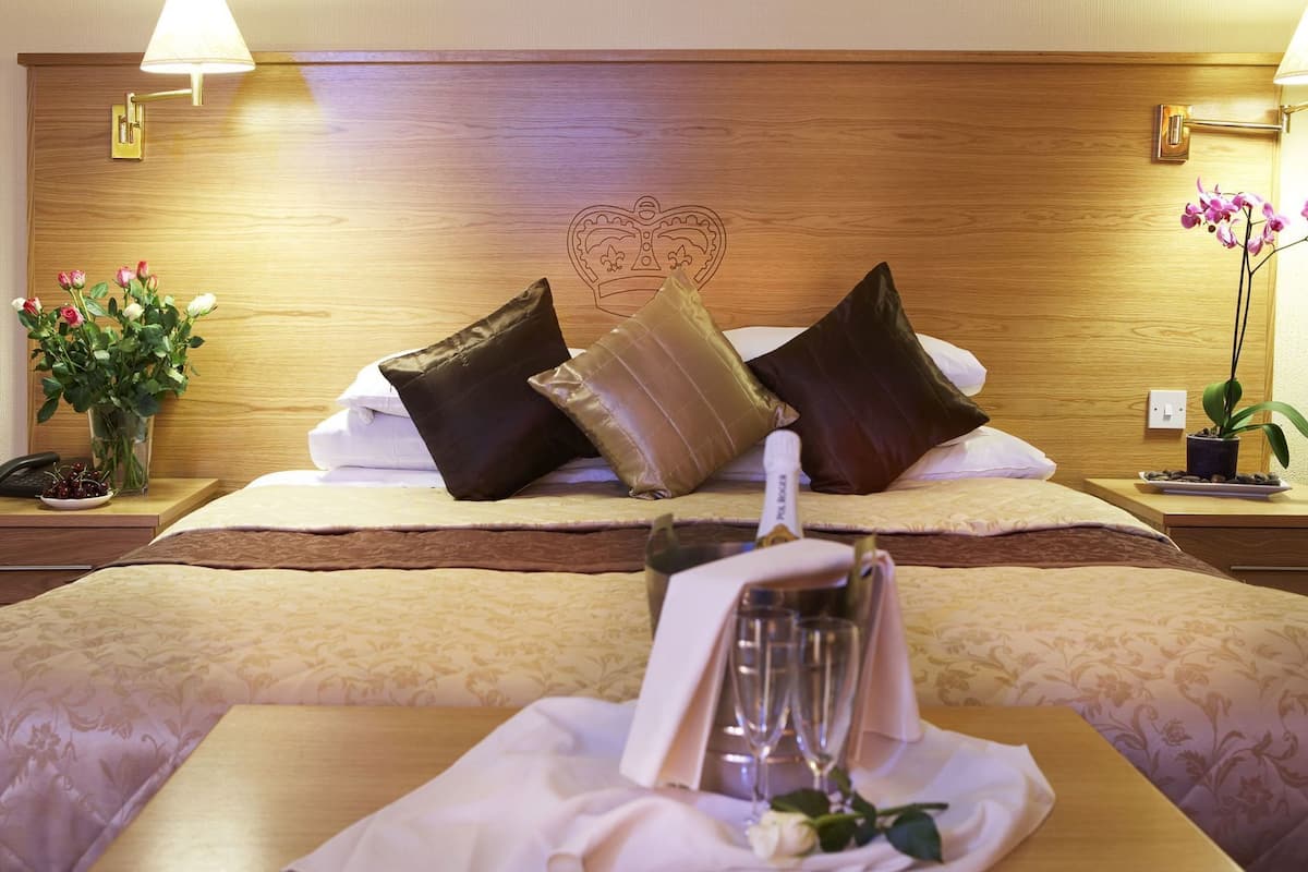 In-room safe, desk, iron/ironing board, free WiFi