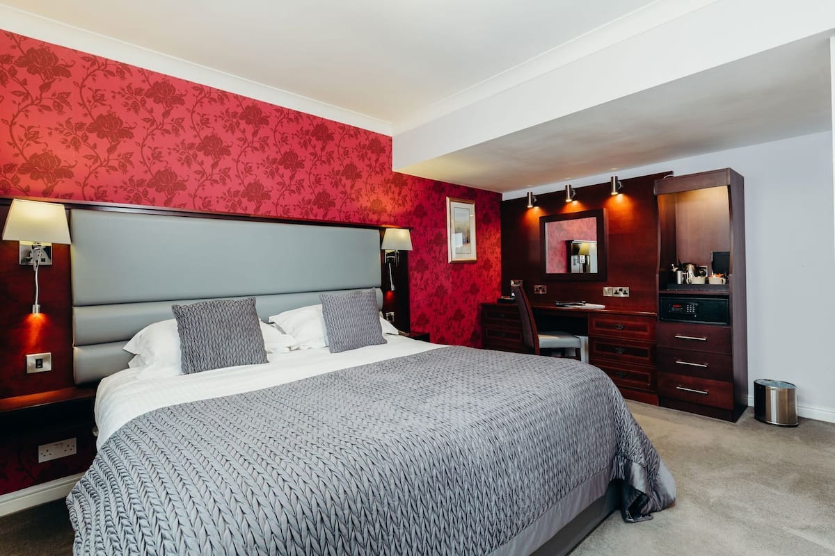 In-room safe, desk, iron/ironing board, free WiFi