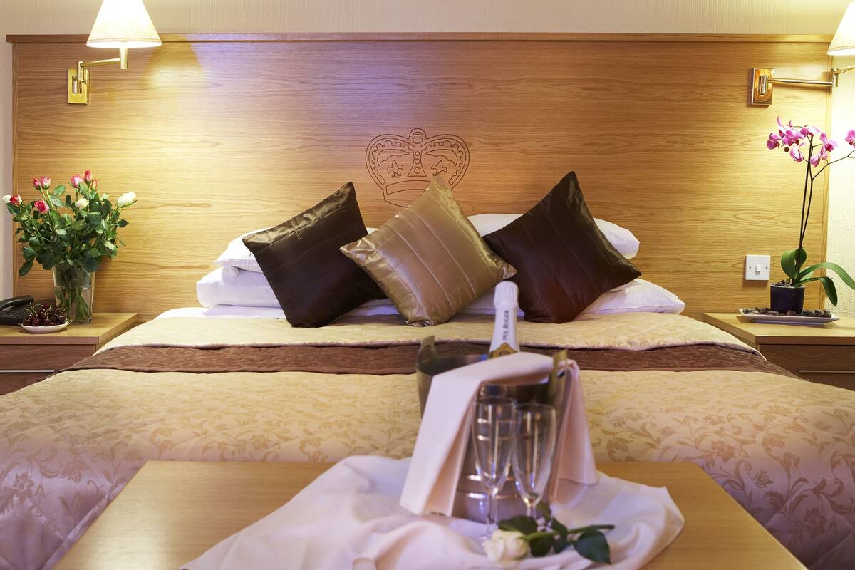 1 bedroom, in-room safe, desk, iron/ironing board