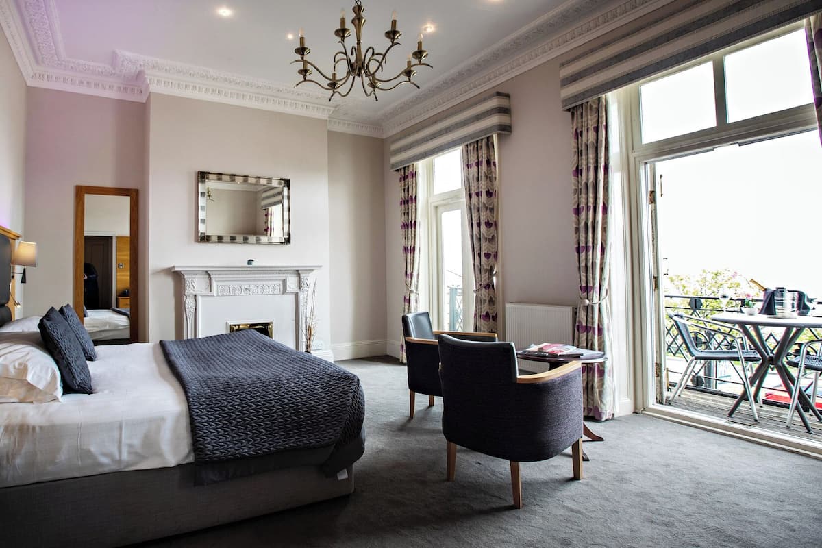 In-room safe, desk, iron/ironing board, free WiFi