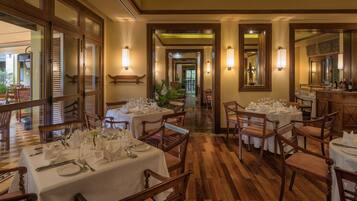 3 restaurants, breakfast, lunch, dinner served; Cambodian cuisine