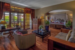 Prestige Suites - Free Round Trip Airport Transfer(6 AM - 22 PM only) | Living area | TV - Victoria Angkor Resort & Spa (Siem Reap)