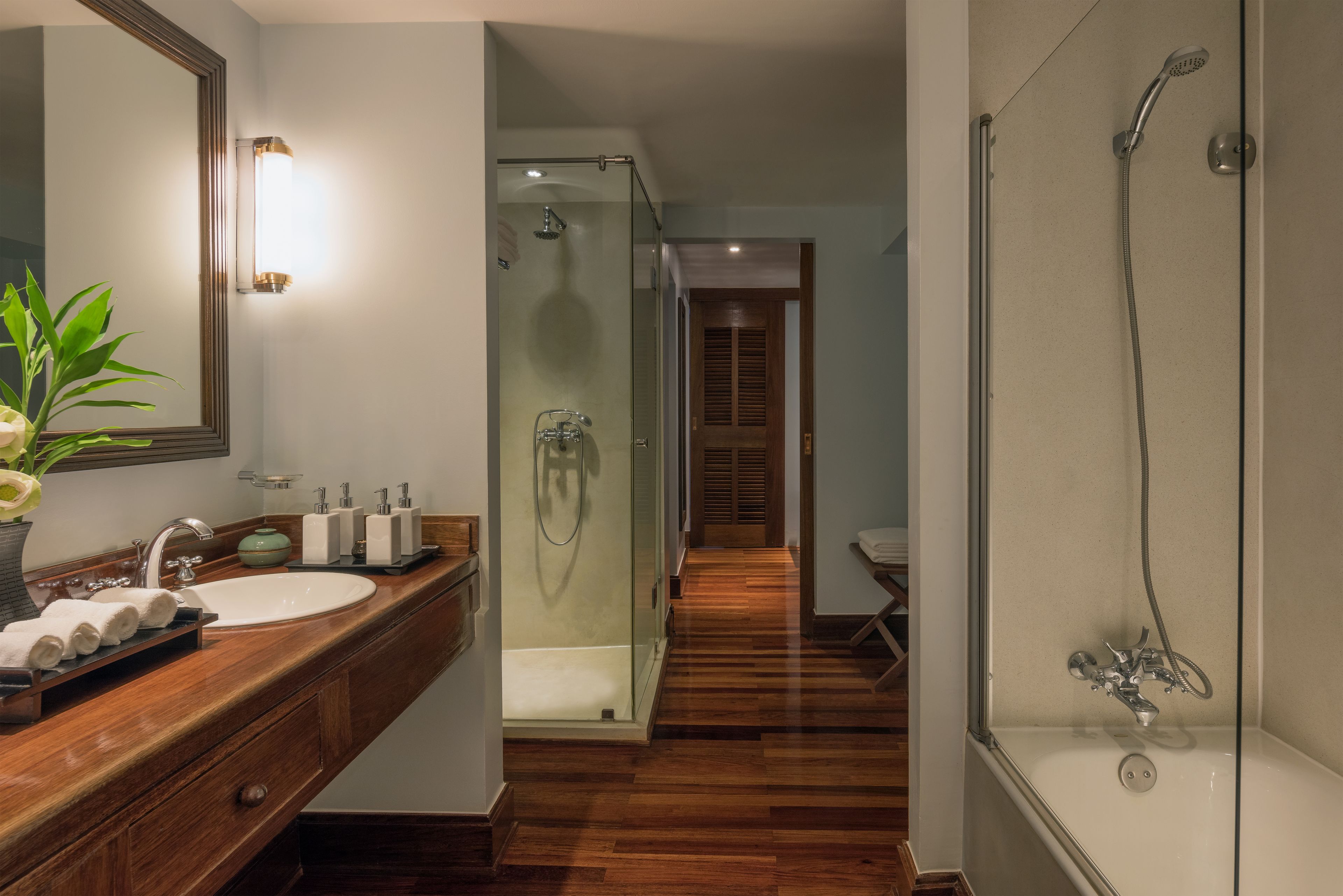 combined shower/bathtub, deep-soaking bathtub, free toiletries