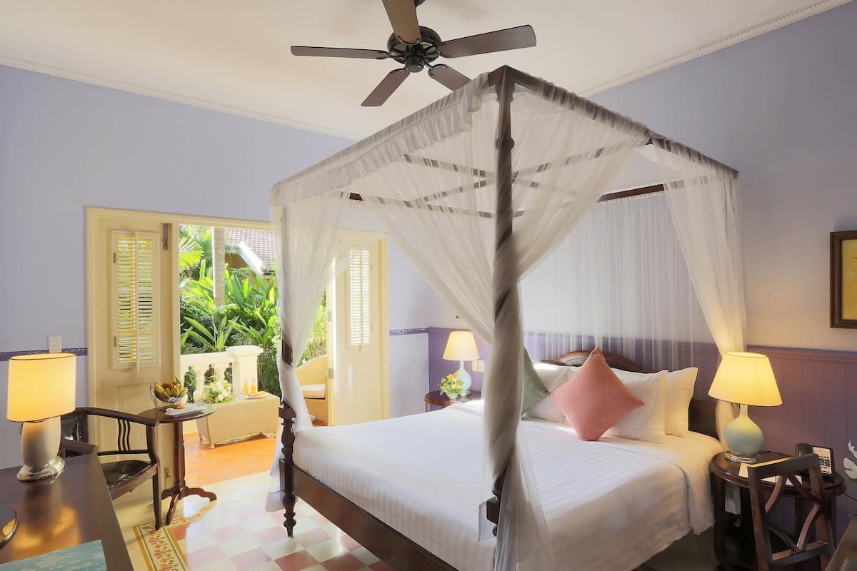 Phòng đôi Deluxe, khu vực vườn | Bộ đồ giường cao cấp, chăn bông, minibar, két bảo mật tại phòng 