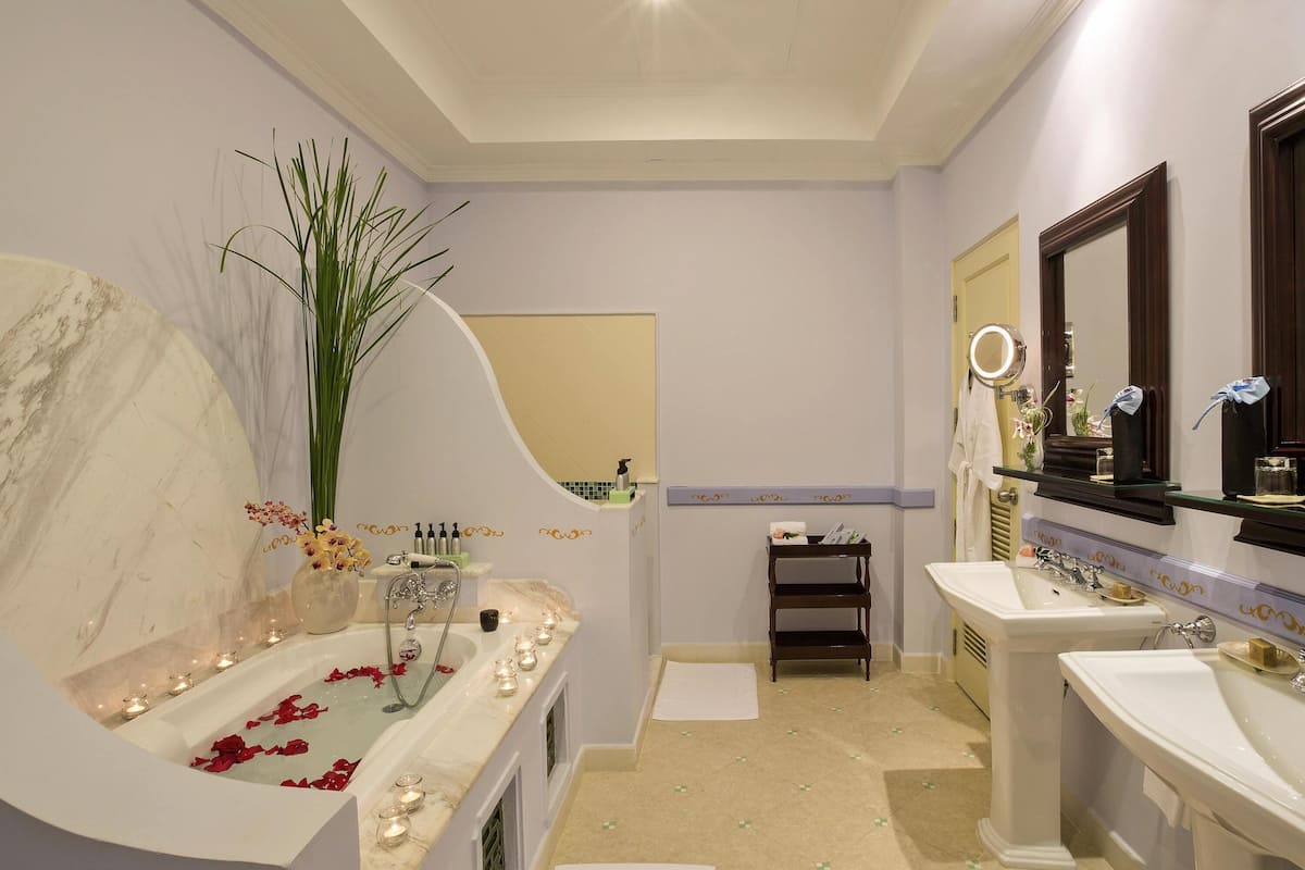 Ocean Suite | Bộ đồ giường cao cấp, chăn bông, minibar, két bảo mật tại phòng 
