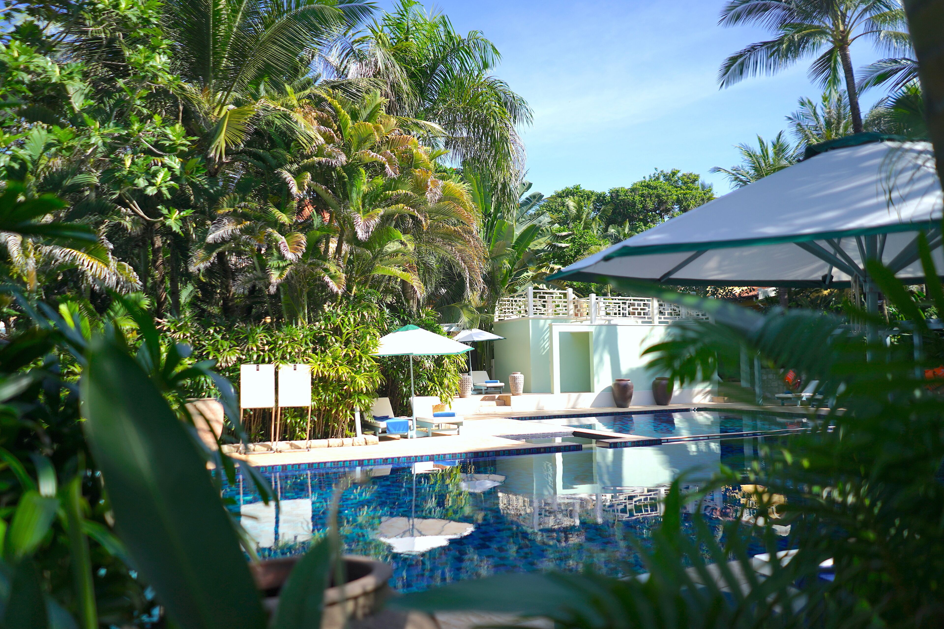 outdoor pool, open 7:00 am to 7:00 pm, pool umbrellas, pool loungers