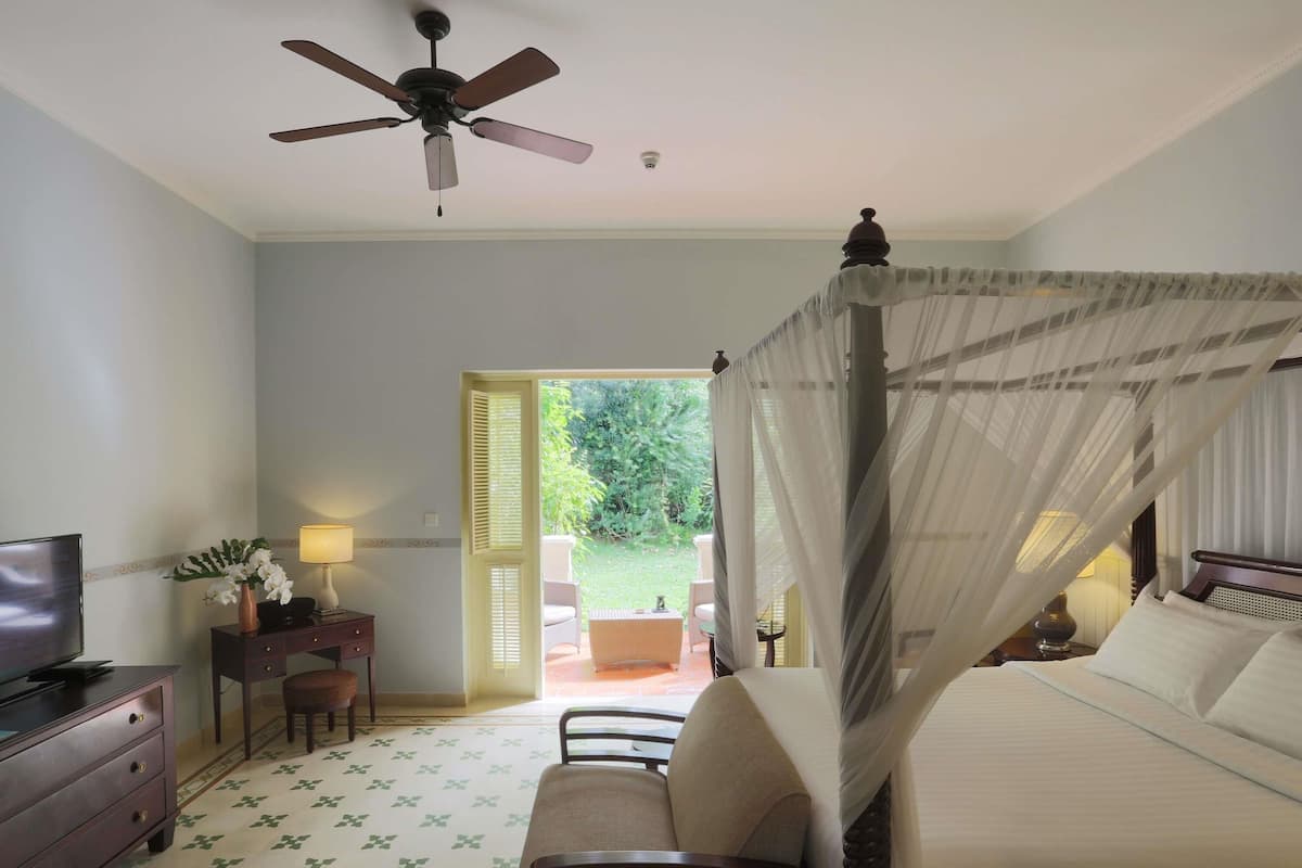 Phòng Suite, 1 giường đôi | Bộ đồ giường cao cấp, chăn bông, minibar, két bảo mật tại phòng 