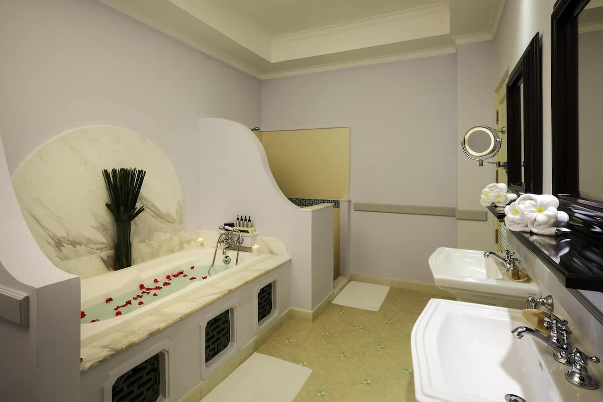 Ocean Suite | Premium bedding, down comforters, minibar, in-room safe