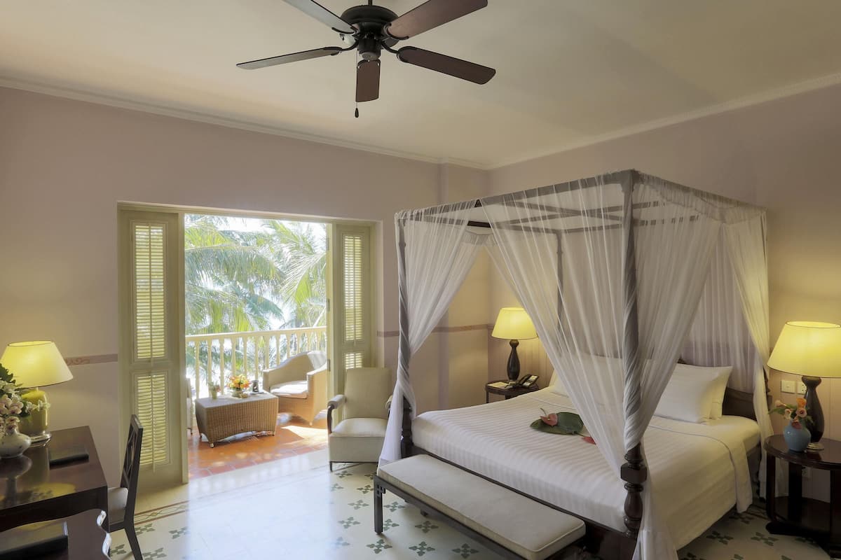 Premium bedding, down duvets, minibar, in-room safe