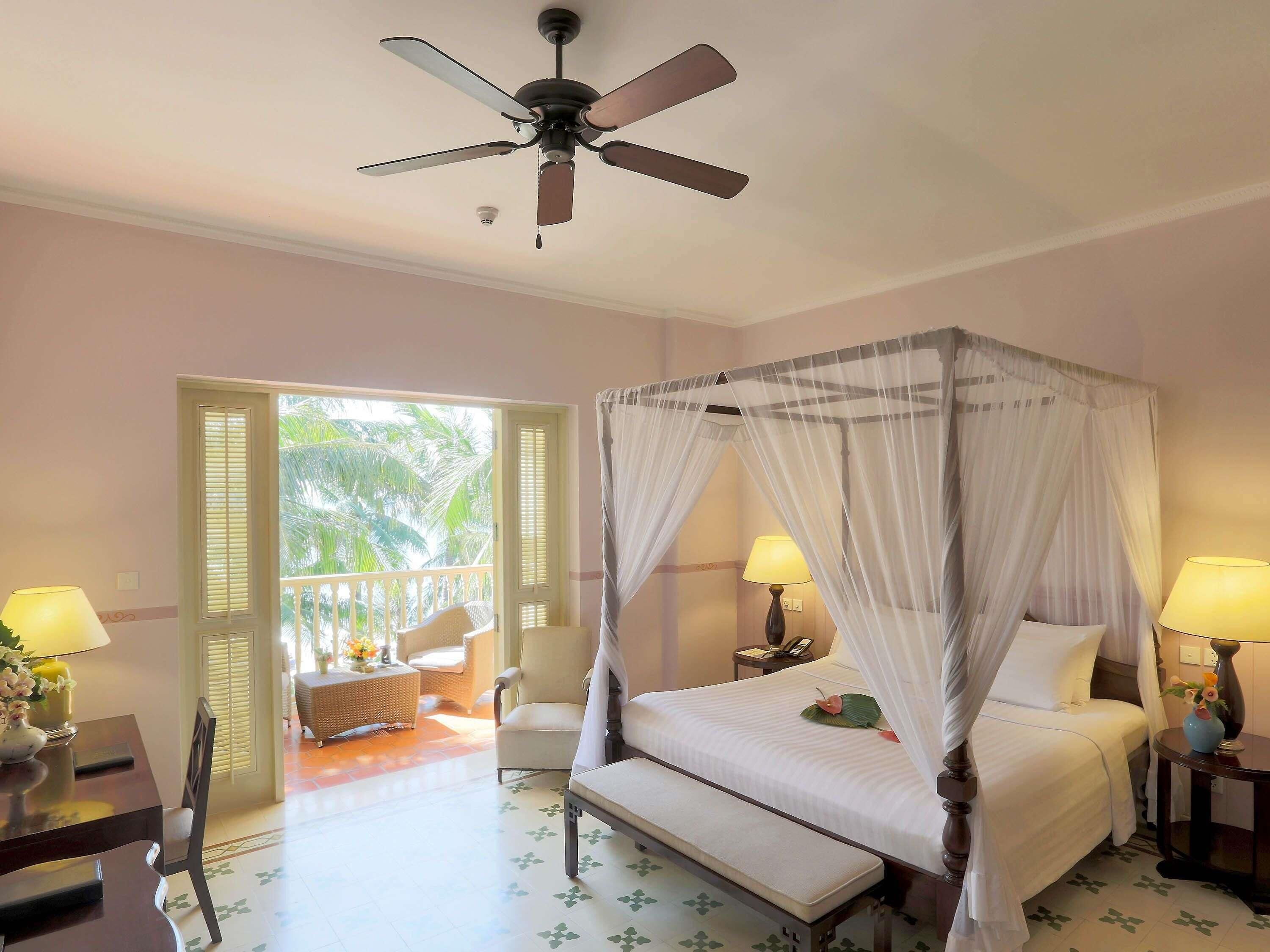 Premium bedding, down comforters, minibar, in-room safe