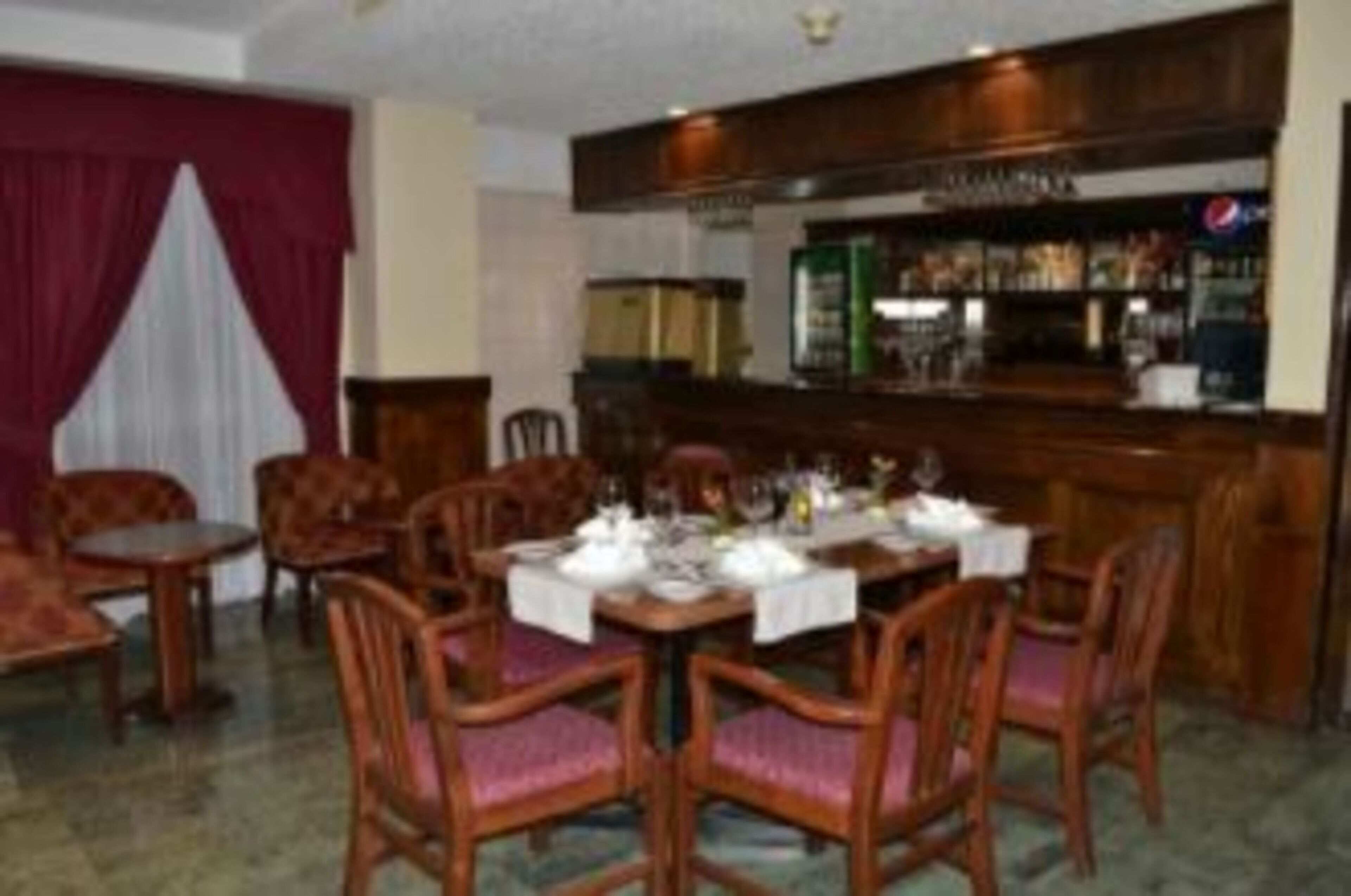 lunch and dinner served