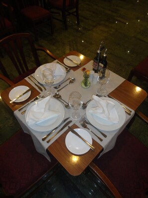 S'hi serveixen dinars i sopars 