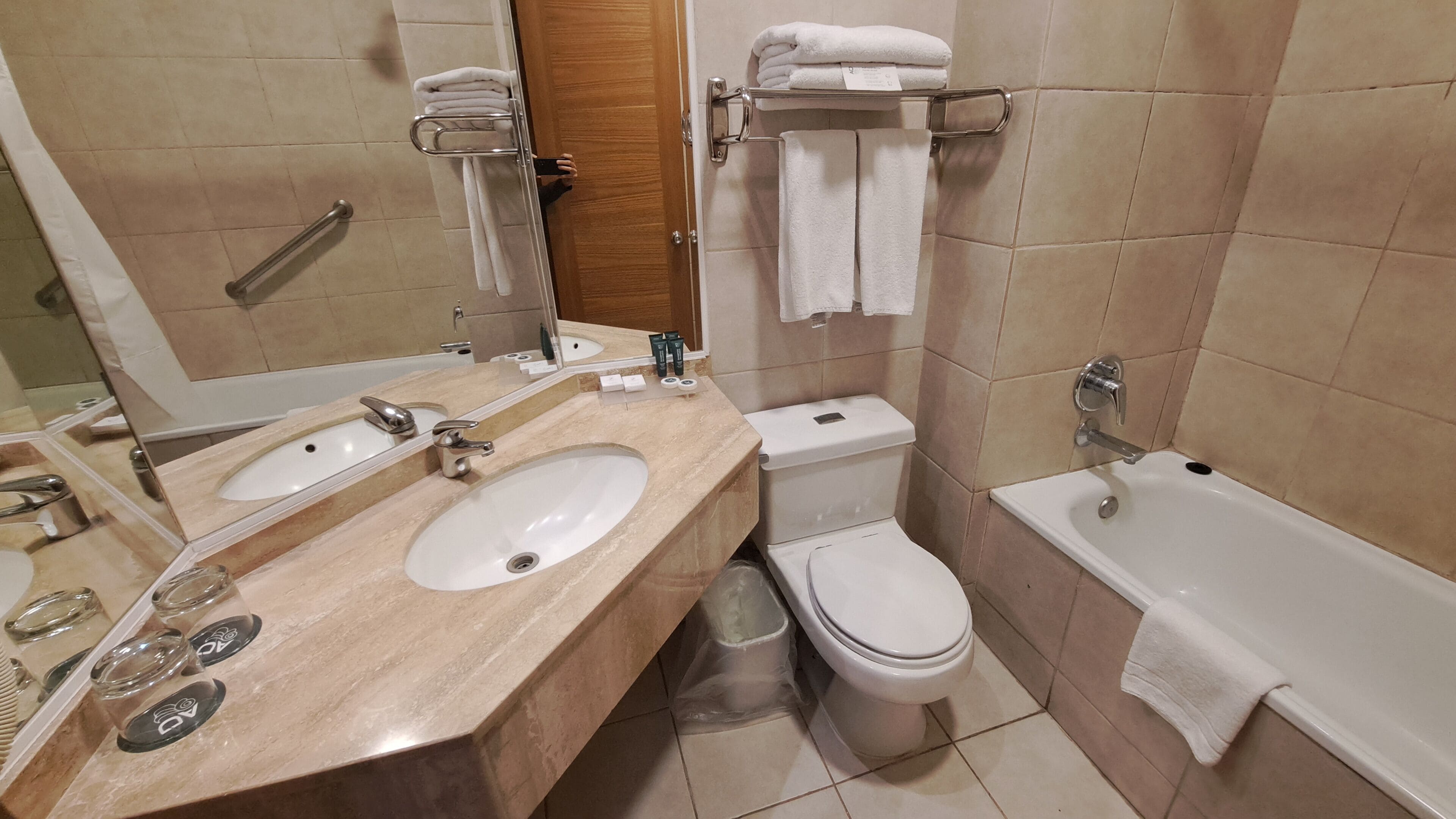 combined shower/bathtub, free toiletries, hair dryer, towels