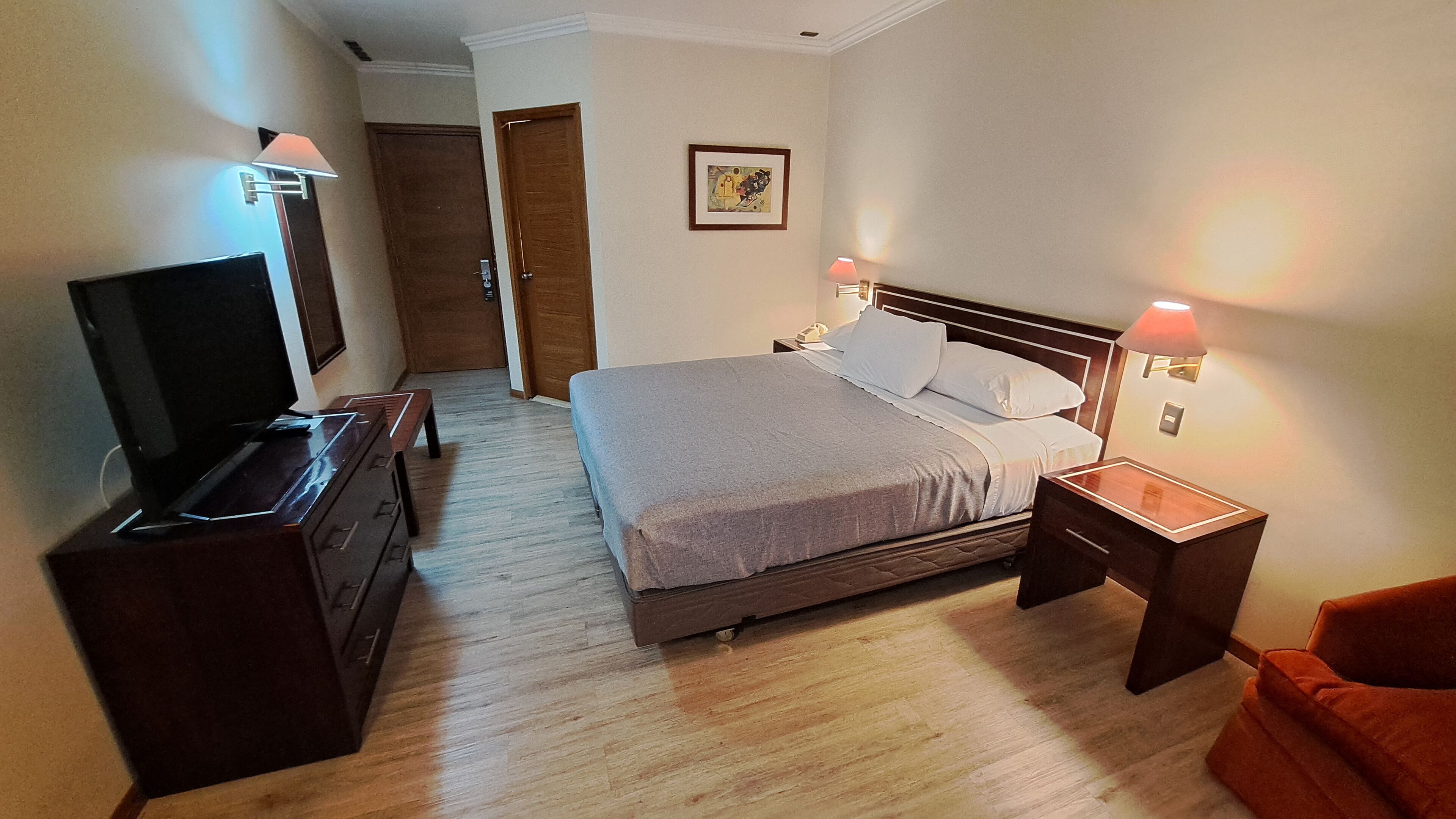 standard room | 1 bedroom, premium bedding, minibar, in-room safe