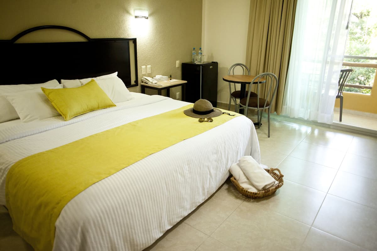 standard room, 1 king bed, balcony | 1 bedroom, in-room safe, iron/ironing board, free cots/infant beds