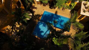Outdoor pool, pool umbrellas, sun loungers