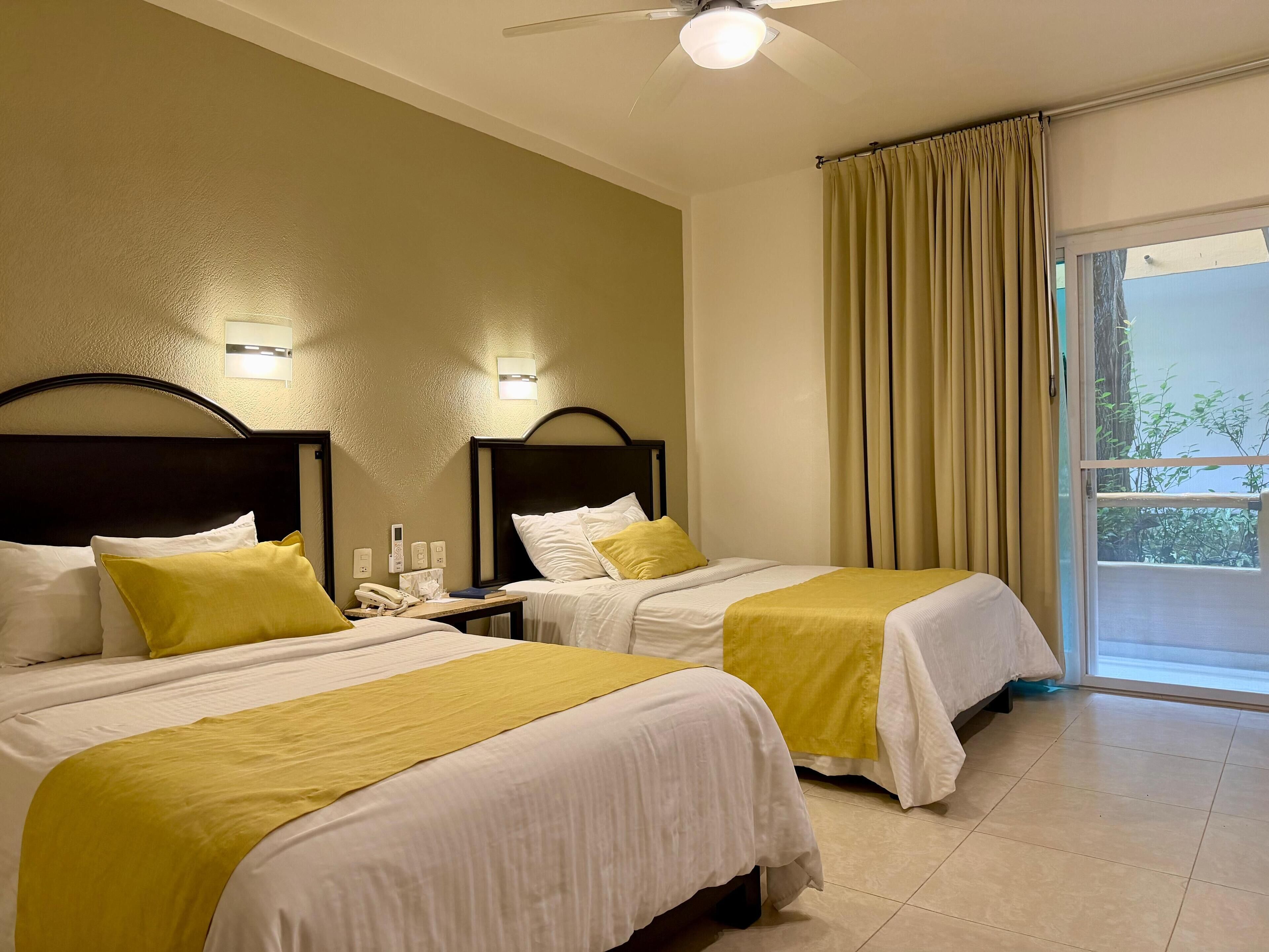 Coffres-forts dans les chambres, fer et planche à repasser