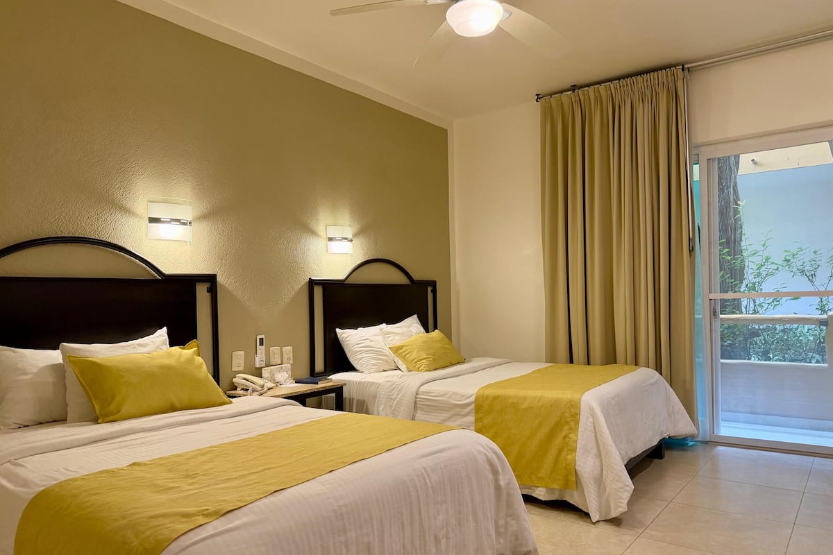 Coffres-forts dans les chambres, fer et planche à repasser