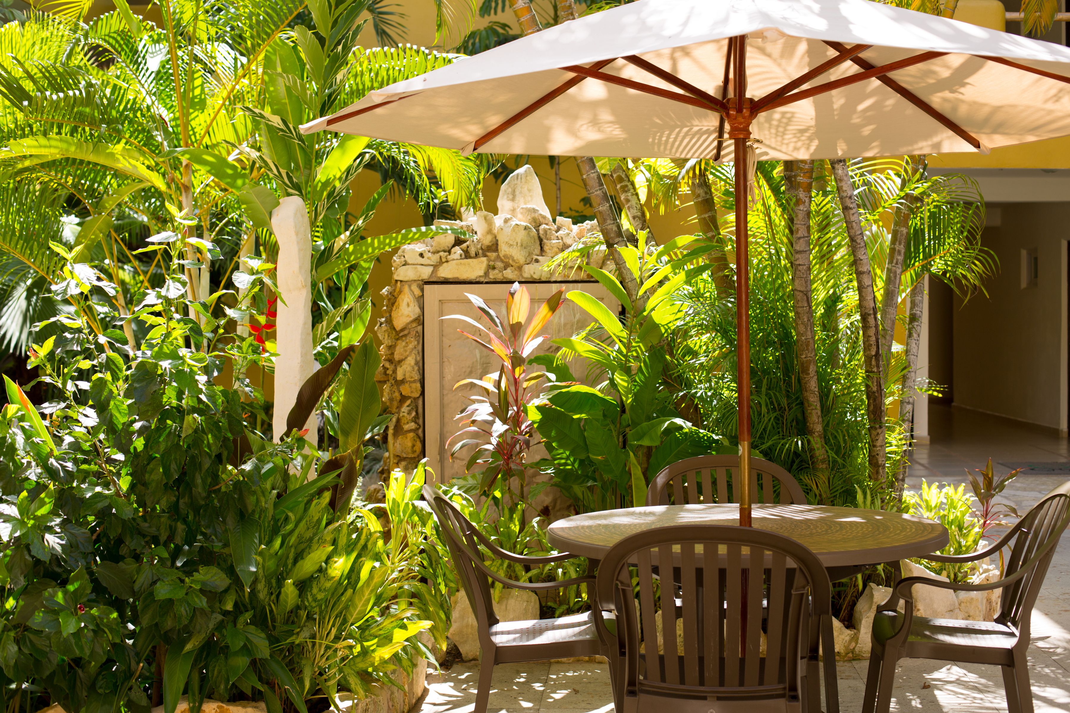 breakfast, lunch, dinner served; pool views