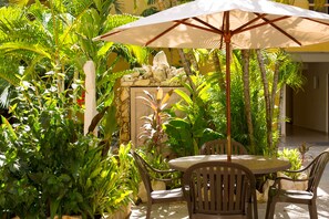 Breakfast, lunch, dinner served; pool views