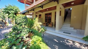 Kamar Double atau Twin Standar | Teras/patio