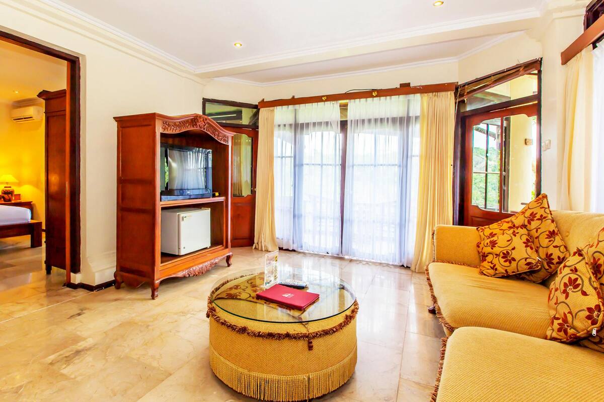 Executive Suite, 1 Double Bed, Balcony, River View | Premium bedding, minibar, in-room safe, iron/ironing board