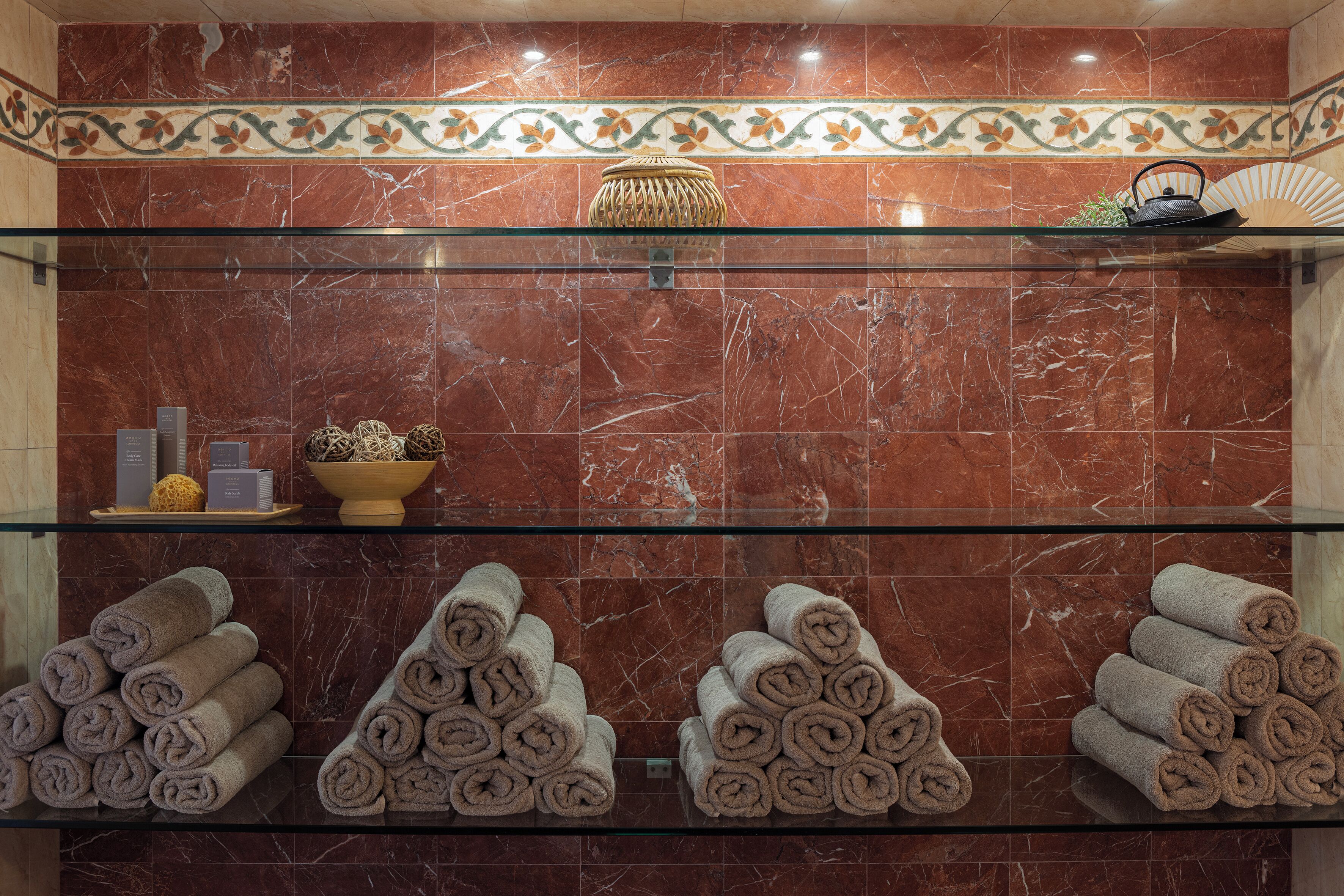 1 treatment room, massages