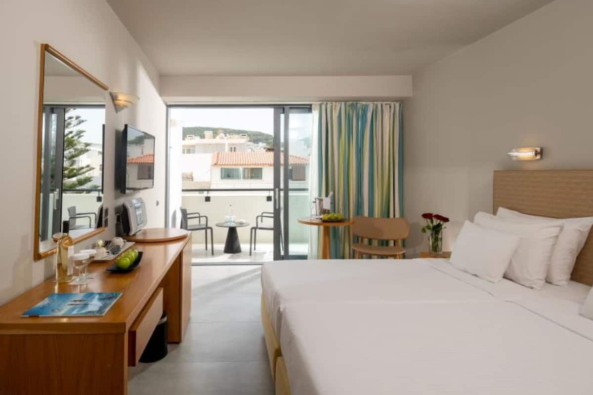 Premium bedding, minibar, in-room safe, desk
