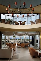 2 restaurantes; se sirven desayunos y cenas
