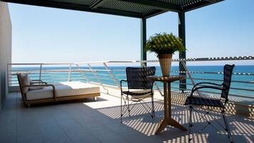 Junior Suite (Executive) | Premium bedding, minibar, in-room safe, desk