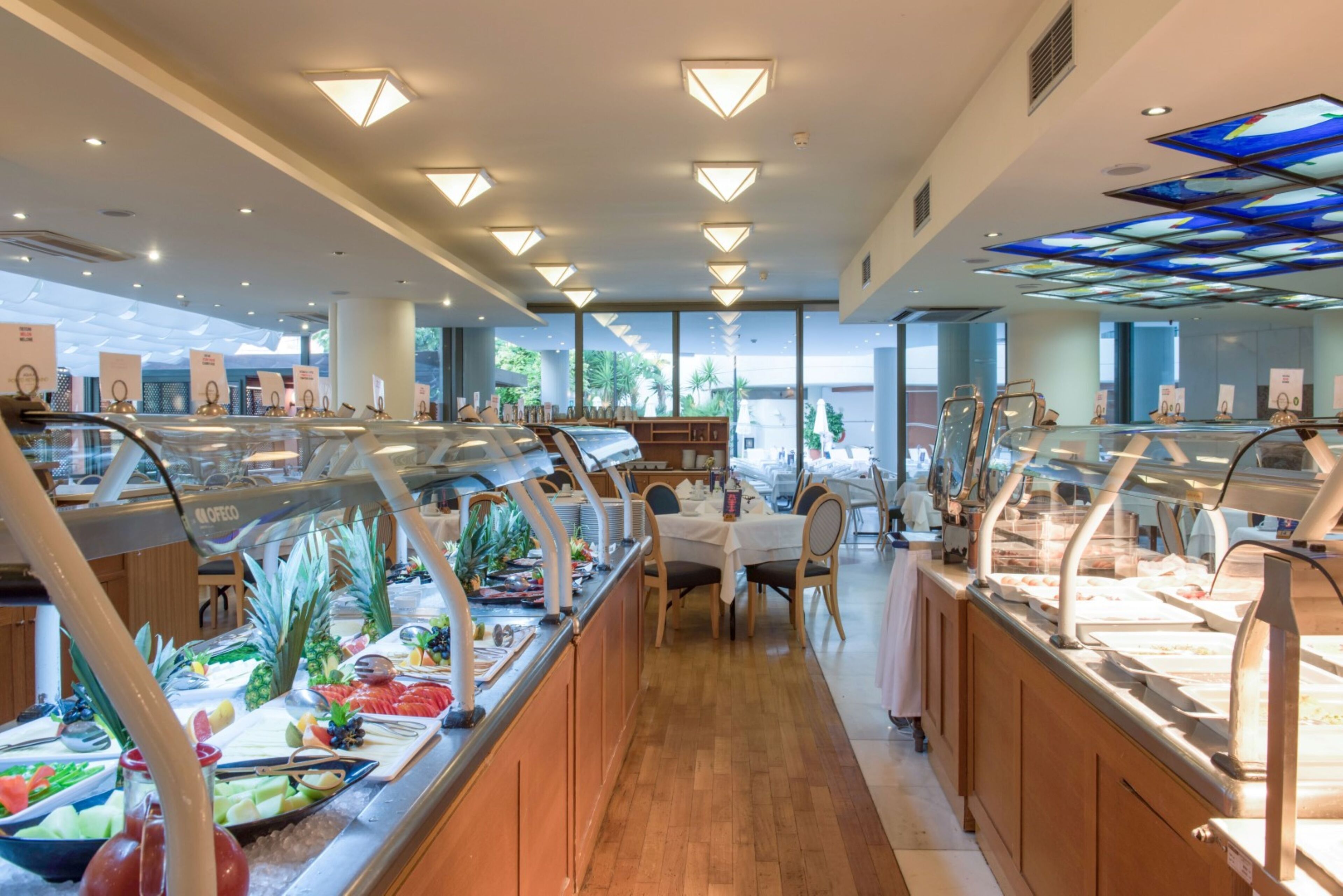 2 restaurants, breakfast served