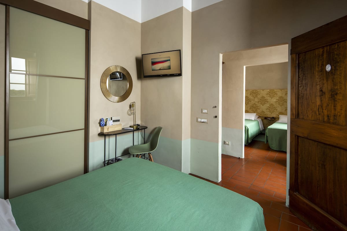 Frette Italian sheets, down duvets, free minibar, in-room safe